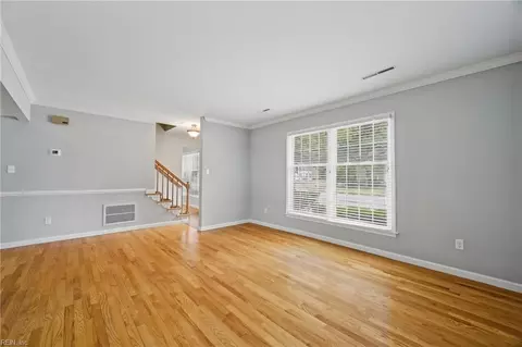 Living - 1059 Clipper Dr, Hampton, VA 23669 photo 2 of 5