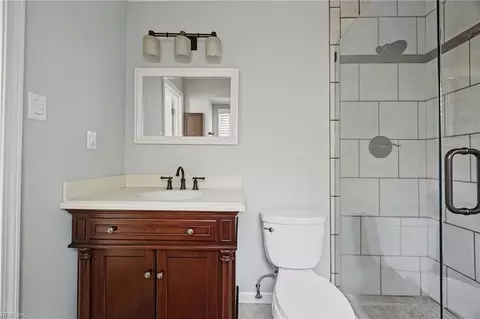Bath - 1059 Clipper Dr, Hampton, VA 23669 photo 3 of 4