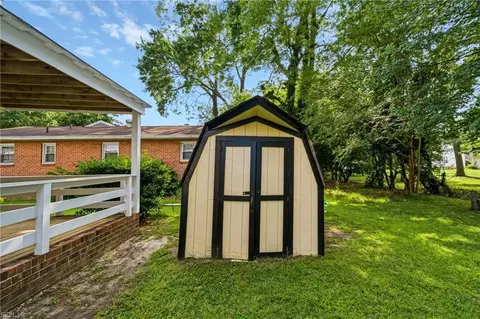 Exterior - 1059 Clipper Dr, Hampton, VA 23669 photo 6 of 8