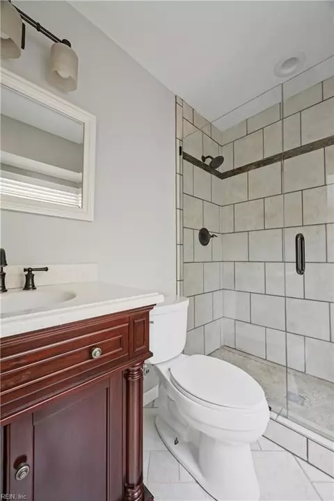 Bath - 1059 Clipper Dr, Hampton, VA 23669 photo 4 of 4