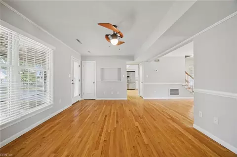 Living - 1059 Clipper Dr, Hampton, VA 23669 photo 4 of 5
