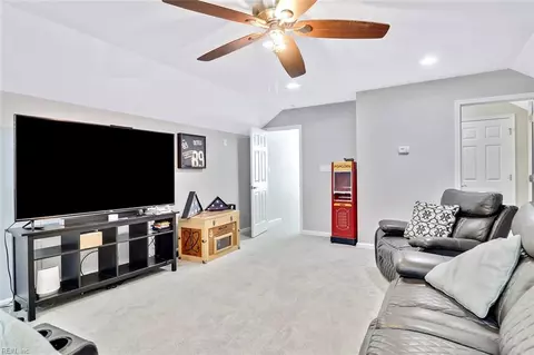 Entry Way - 3320 Conservancy Dr, Chesapeake, VA 23323 photo 3 of 3