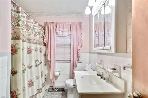 Bath - 706 S Fallon Ct, Hampton, VA 23661 photo 1 of 1