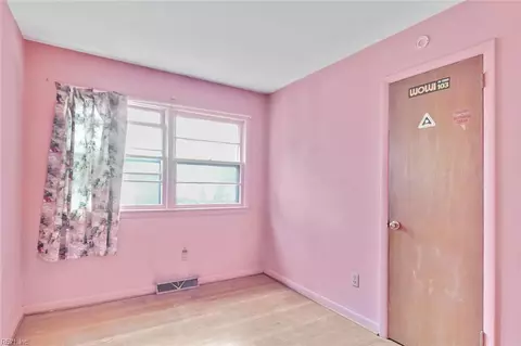 Bedroom - 706 S Fallon Ct, Hampton, VA 23661 photo 6 of 8
