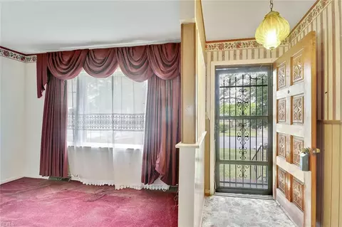 Entry Way - 706 S Fallon Ct, Hampton, VA 23661 photo 3 of 3