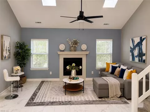 805 Hamlet Ct, Yorktown, VA 23693