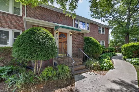 318 24th St #2, Virginia Beach, VA 23451