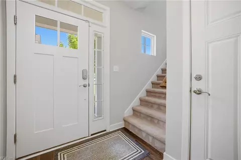 Entry Way - 212 Fishers Ct, Hampton, VA 23666 photo 2 of 4