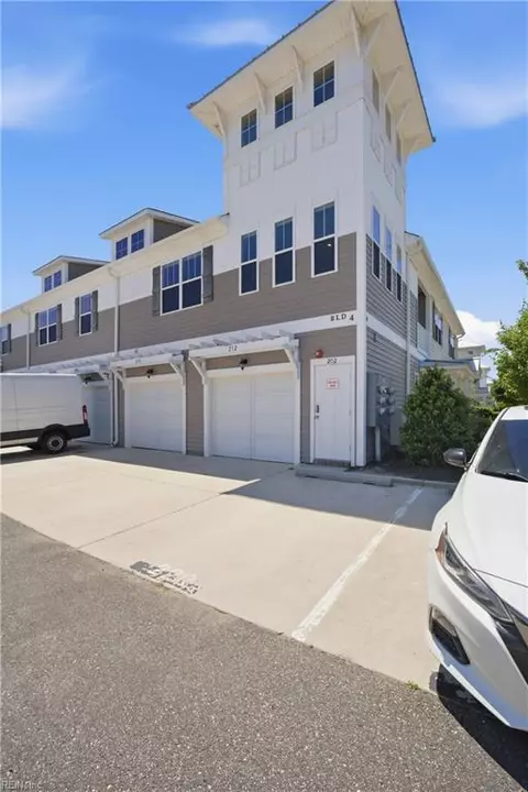 Exterior - 212 Fishers Ct, Hampton, VA 23666 photo 4 of 6