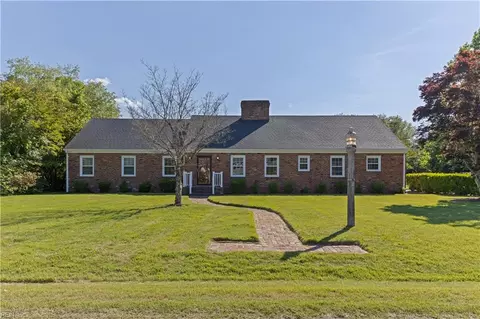 305 Robinhood Rd, Franklin, VA 23851