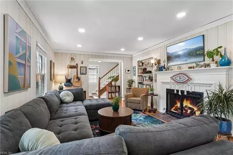 Living - 142 Algonquin Rd, Hampton, VA 23661 photo 1 of 2