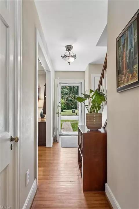 Entry Way - 142 Algonquin Rd, Hampton, VA 23661 photo 2 of 2