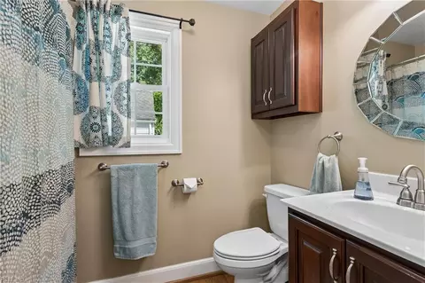 Bath - 142 Algonquin Rd, Hampton, VA 23661 photo 1 of 3