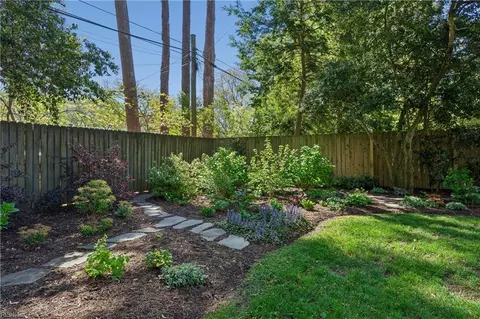 Exterior - 142 Algonquin Rd, Hampton, VA 23661 photo 12 of 14