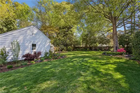 Exterior - 142 Algonquin Rd, Hampton, VA 23661 photo 9 of 14