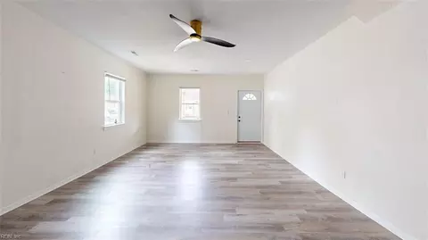 Living - 546 3rd Ave, Suffolk, VA 23434 photo 4 of 5