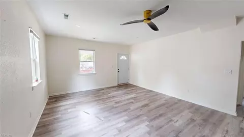 Living - 546 3rd Ave, Suffolk, VA 23434 photo 2 of 5
