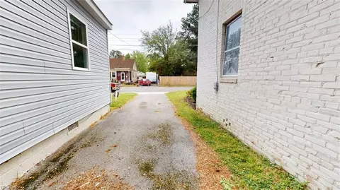 Entry Way - 546 3rd Ave, Suffolk, VA 23434 photo 9 of 10