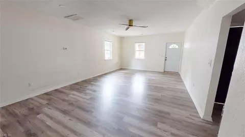 Living - 546 3rd Ave, Suffolk, VA 23434 photo 3 of 5