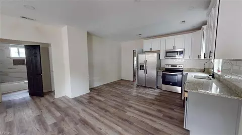 Entry Way - 546 3rd Ave, Suffolk, VA 23434 photo 2 of 10