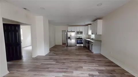 Entry Way - 546 3rd Ave, Suffolk, VA 23434 photo 1 of 10