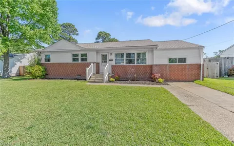 5556 Shadowwood Dr, Virginia Beach, VA 23455