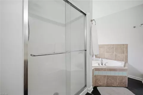 Bath - 104 E Severn Rd, Norfolk, VA 23505 photo 3 of 4