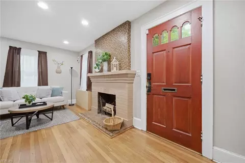 Entry Way - 104 E Severn Rd, Norfolk, VA 23505 photo 1 of 2