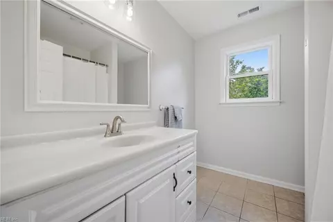 Bath - 104 E Severn Rd, Norfolk, VA 23505 photo 4 of 4