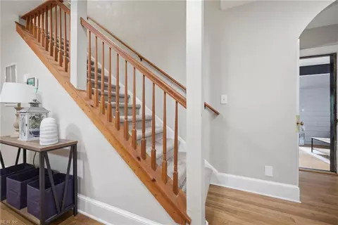 Entry Way - 104 E Severn Rd, Norfolk, VA 23505 photo 2 of 2