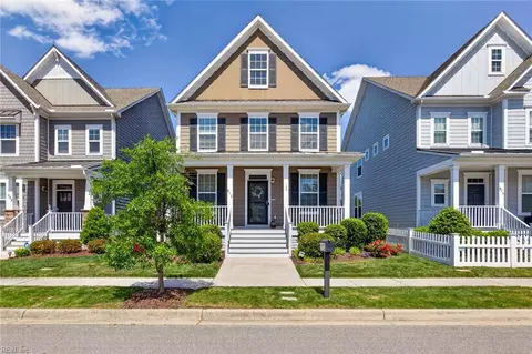 513 Simpson Ln, Chesapeake, VA 23323