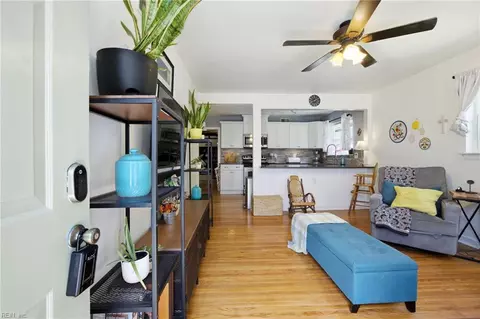 Entry Way - 5457 Silbert Rd, Norfolk, VA 23509 photo 1 of 1