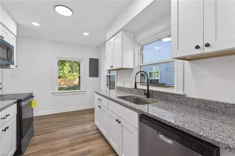 690 Greenbriar Ave, Hampton, VA 23661