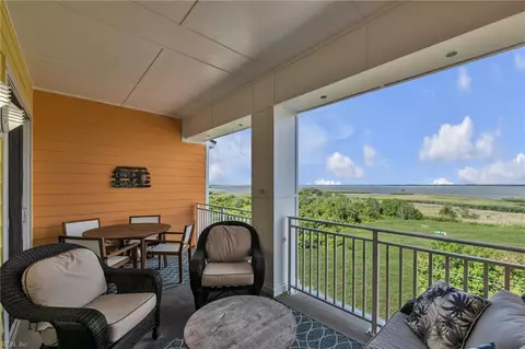 3738 Sandpiper Rd #431B, Virginia Beach, VA 23456