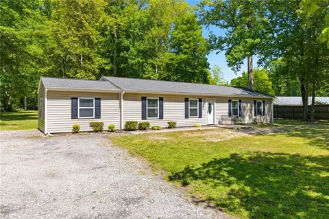 6571 Lake View Dr, Gloucester, VA 23061