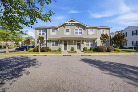 726 Lacy Oak Dr, Chesapeake, VA 23320