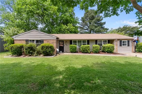 832 Parapet Rd, Chesapeake, VA 23323