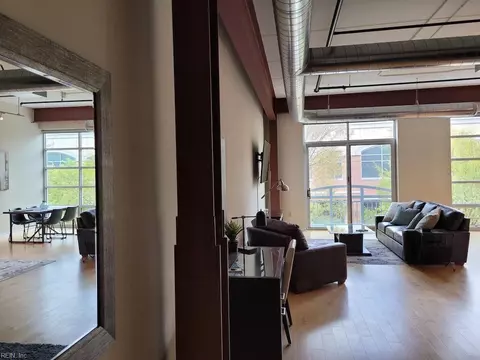 221 Market St #214, Virginia Beach, VA 23462