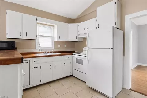 Kitchen - 7 Central St, Hampton, VA 23663 photo 1 of 1