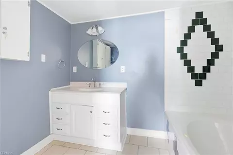 Bath - 7 Central St, Hampton, VA 23663 photo 1 of 1