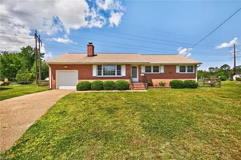 7 Vera Cir, Newport News, VA 23601