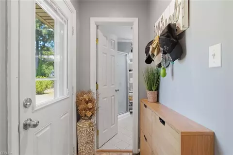 Entry Way - 232 Martha Lee Dr, Hampton, VA 23666 photo 2 of 3