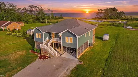 105 Knotts Landing Ln, Knotts Island, NC 27950