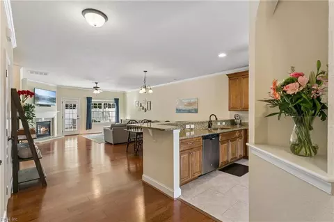 7598 Villa Ct, Gloucester Point, VA 23062