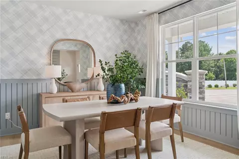 Dining - 309 Riverview Rd, Chesapeake, VA 23322 photo 6 of 6