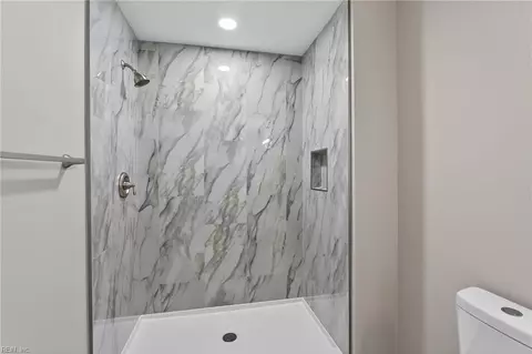 Bath - 4832 82nd St, Hampton, VA 23605 photo 2 of 6
