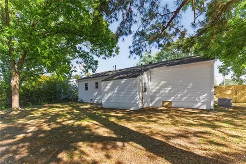 Exterior - 4832 82nd St, Hampton, VA 23605 photo 6 of 7