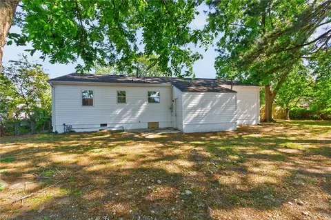 Exterior - 4832 82nd St, Hampton, VA 23605 photo 5 of 7