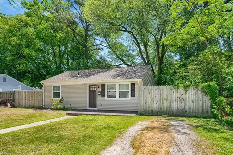 1422 Woodcrest Dr, Hampton, VA 23663