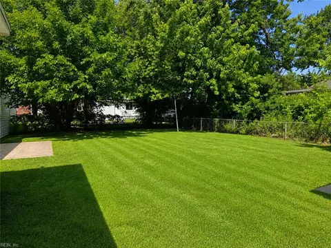 Exterior - 1903 Seward Dr, Hampton, VA 23663 photo 2 of 5
